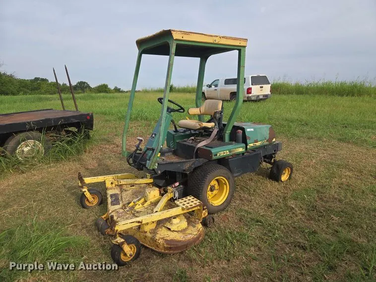 John Deere F935 lawn mower