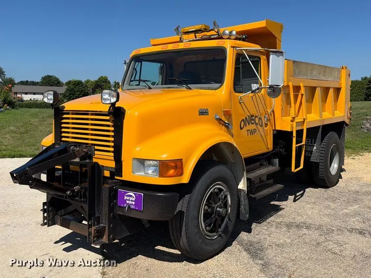 1998 International 4900 dump truck