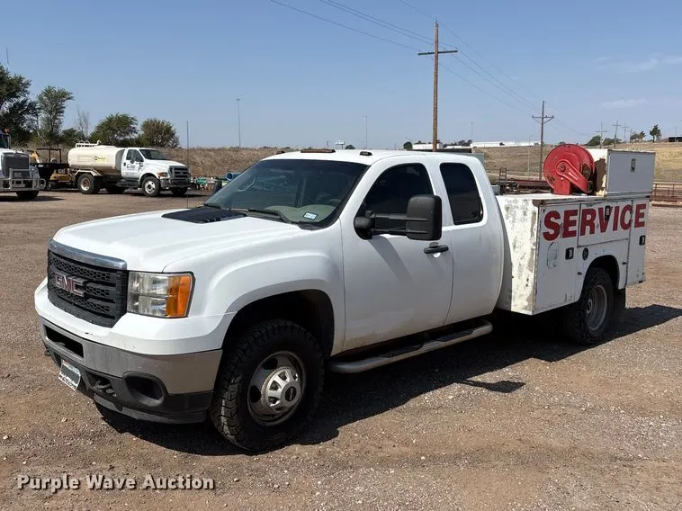 2011 GMC Sierra 3500 Ext. Cab utility bed pickup truck