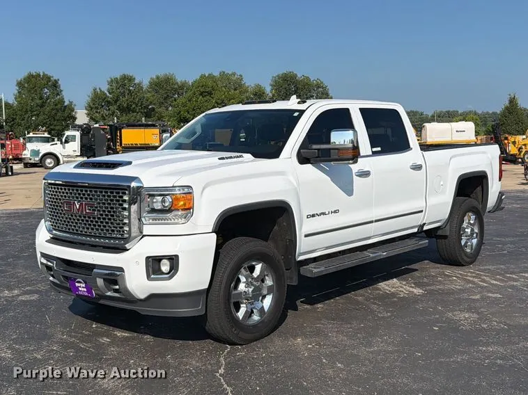 2017 GMC Sierra 2500HD Denali Crew Cab pickup truck