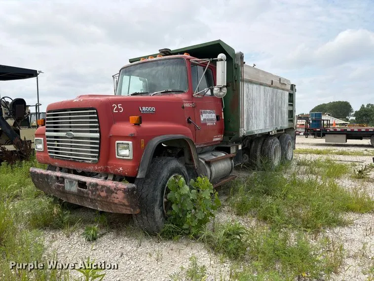 1994 Ford LT8000 dump truck