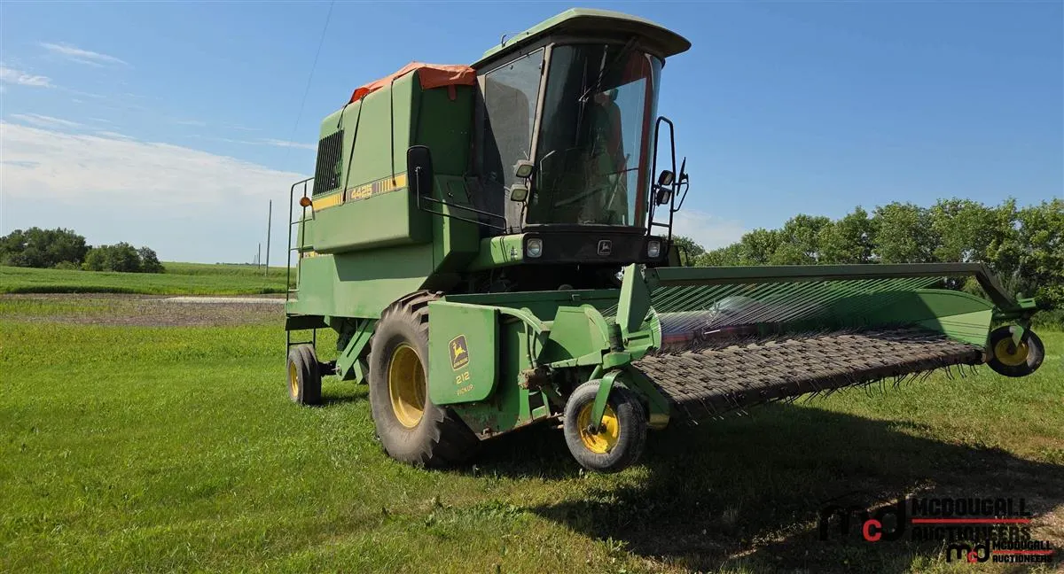 John Deere 4425 Combine w/ 212 Pickup Header
UNRESERVED