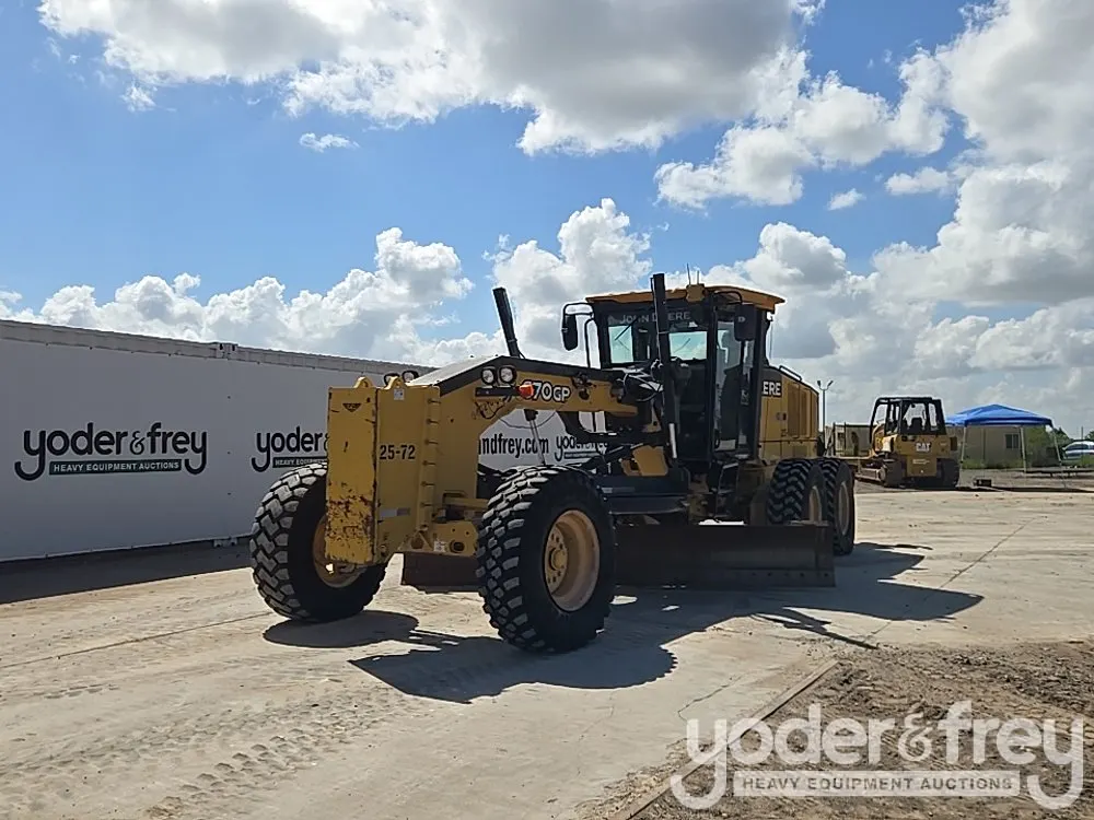 2012 John Deere 670GP