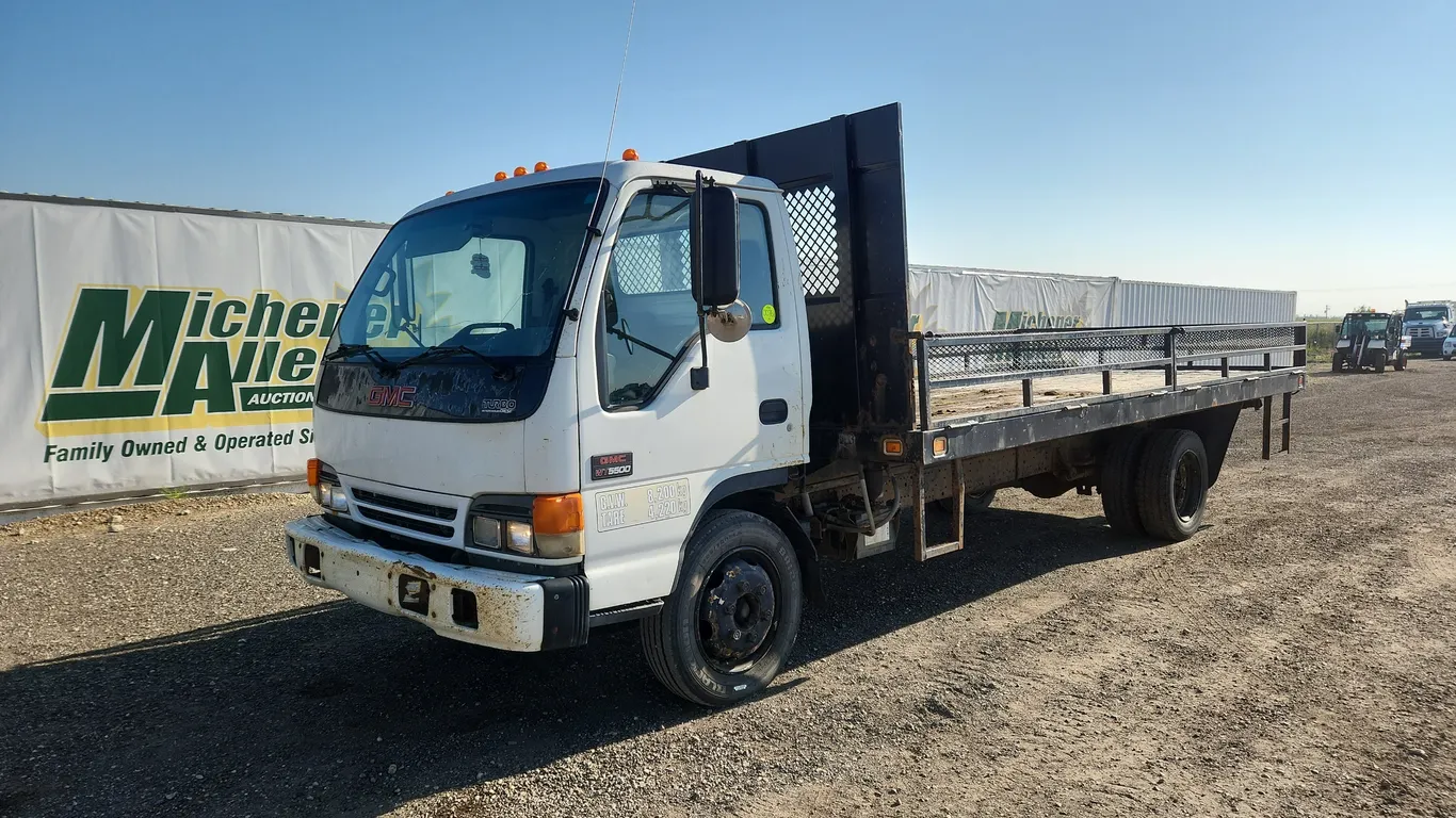 2005 GMC WT5500 S/A Deck Truck