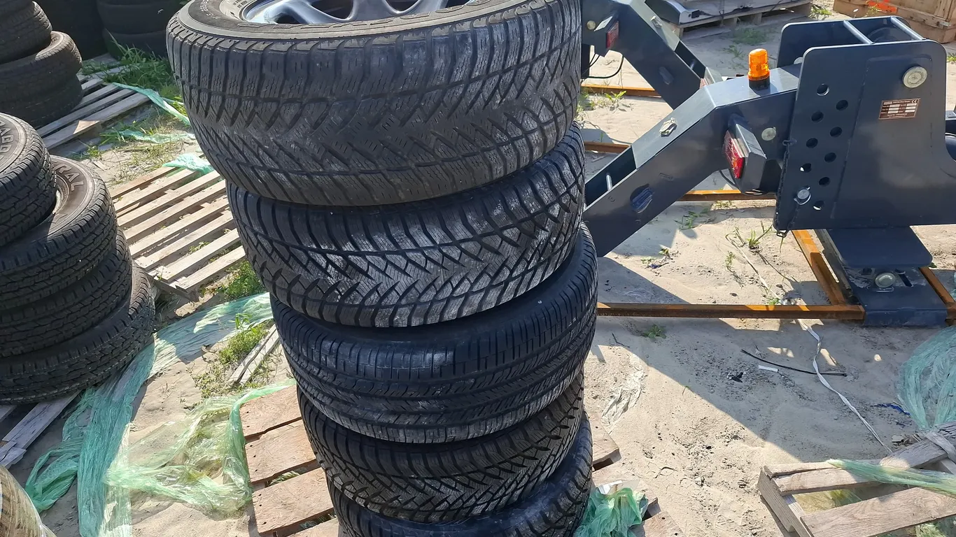 Lot of 5 Goodyear Eagle Ultra Grip 265/60R17 Tires (On Steel Rims)