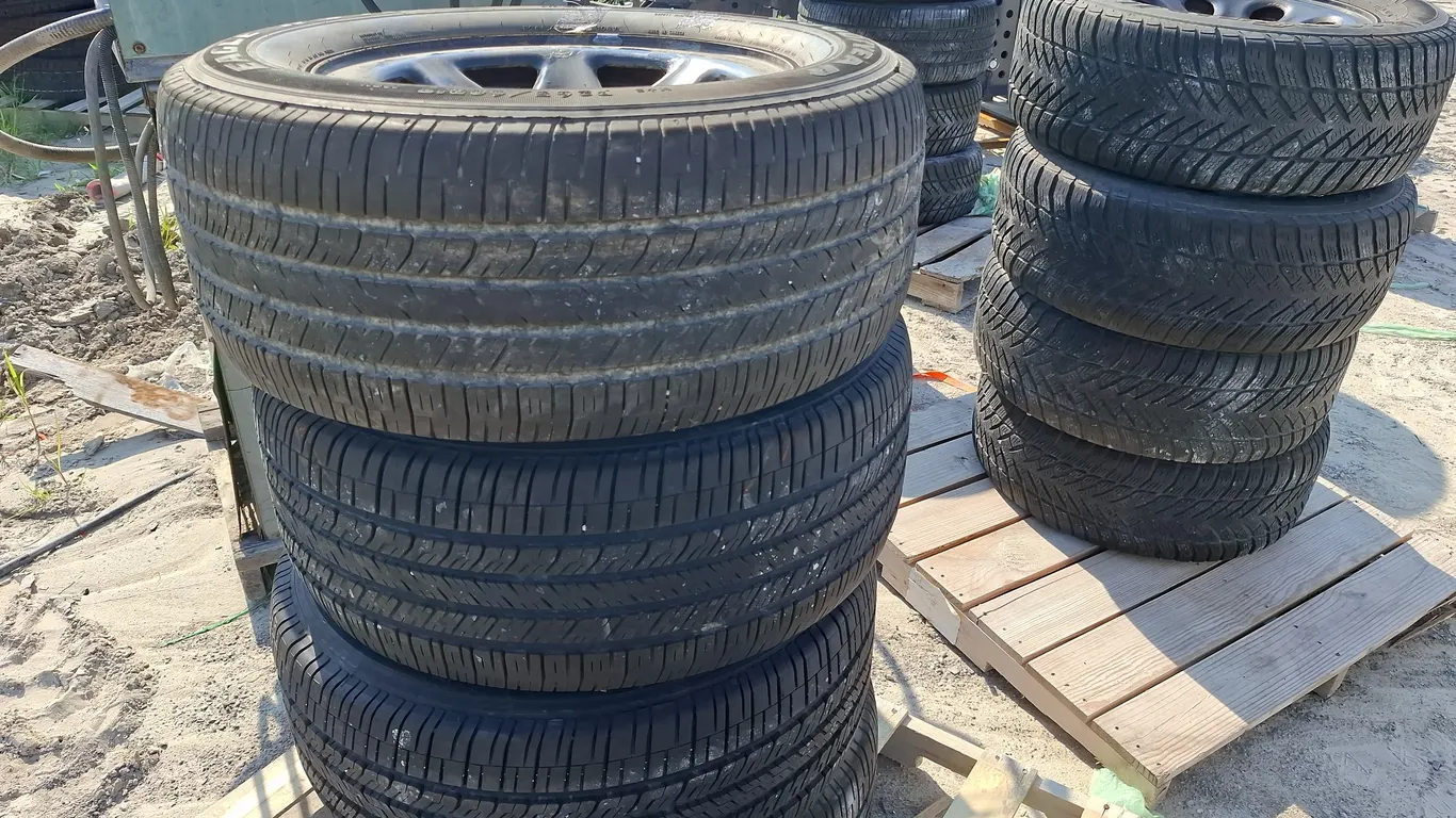 Set of 4 Goodyear Eagle RS-A 265/60R17 Tires (On Steel Rims)