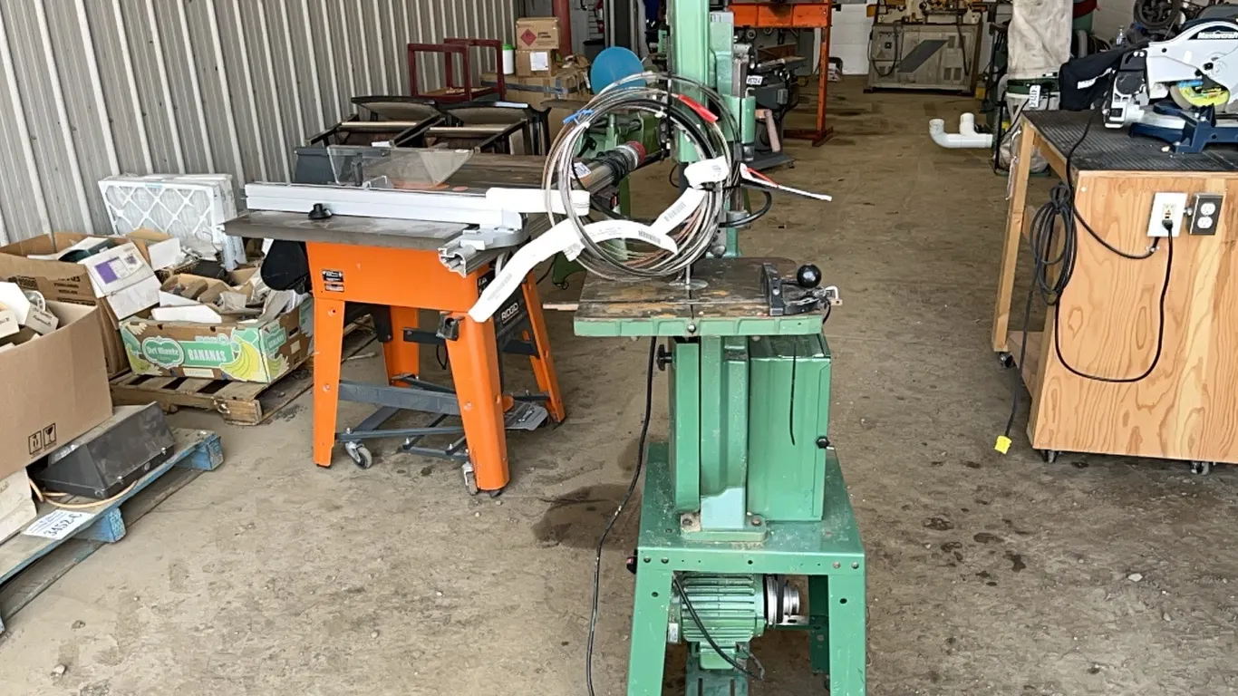 14" WOOD/METAL BANDSAW - LOCATED IN WASHBAY