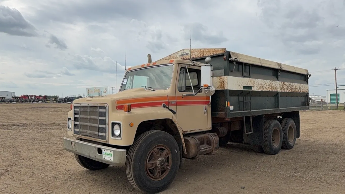 1981 INTERNATIONAL SL1900 T/A GRAIN TRUCK - VIN: 2HTAA19E7BCA16333 - REGISTRATION IN OFFICE