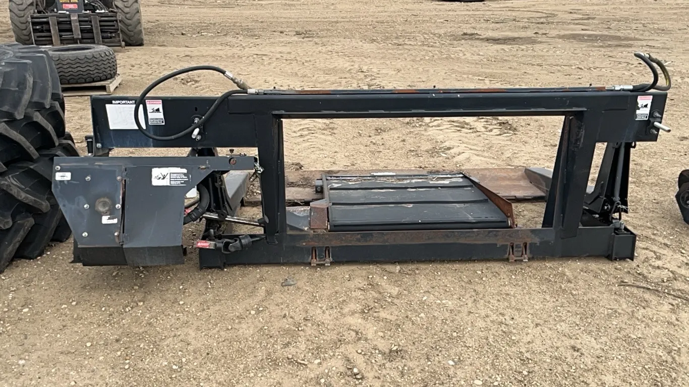 MACDON HEADER ADAPTER