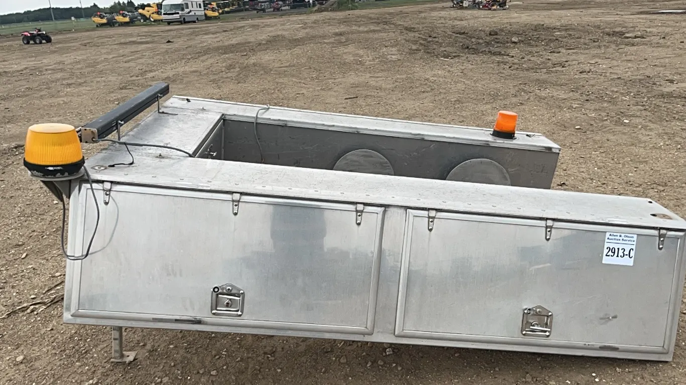 ALUMINUM TRUCK TOOLBOX