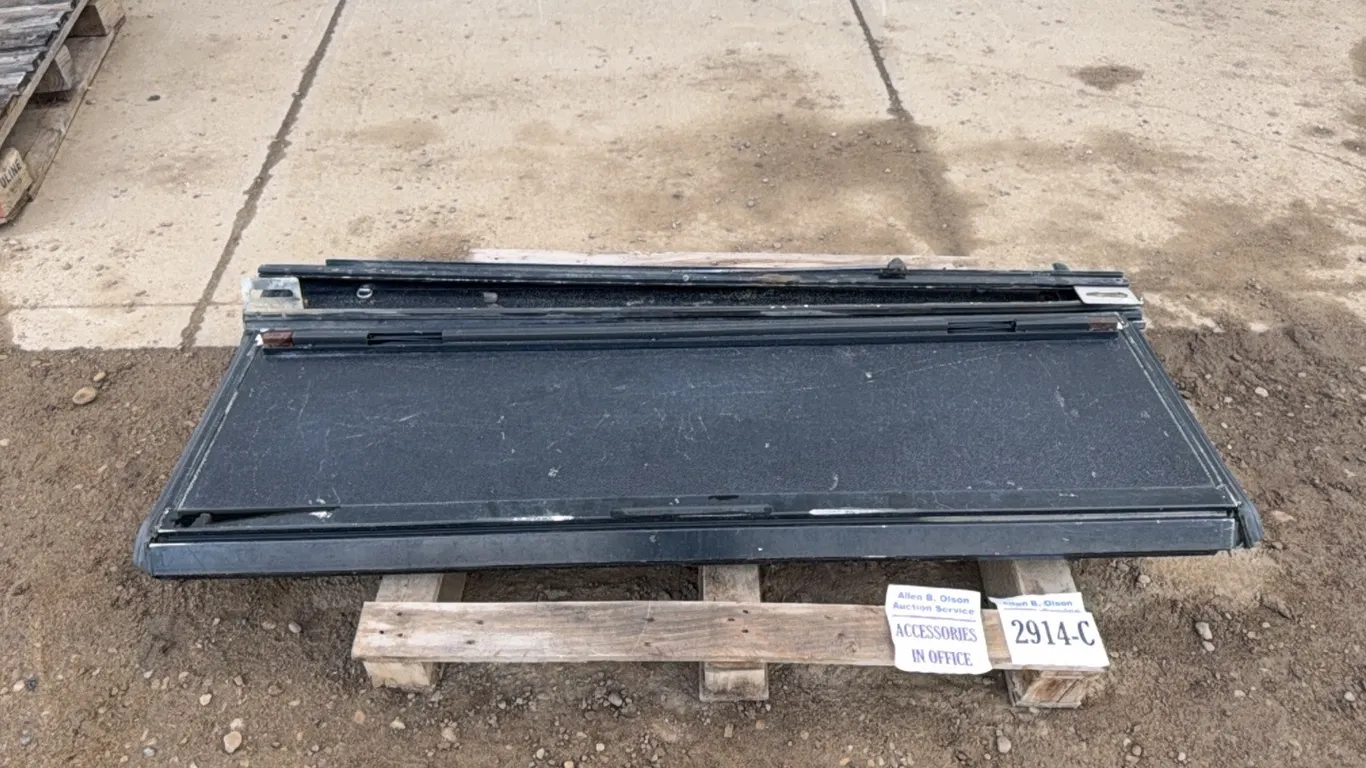 TONNEAU COVER - TIE DOWN CLIPS IN OFFICE