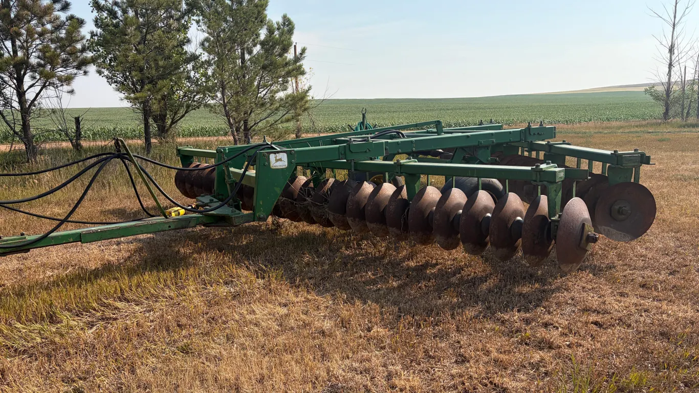 John Deere H325C Disc