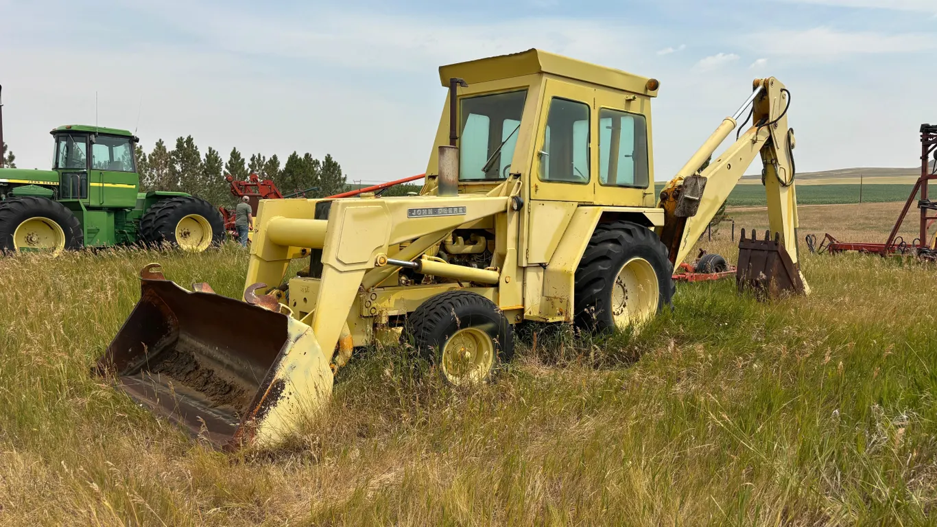John Deere 510D Backhoe