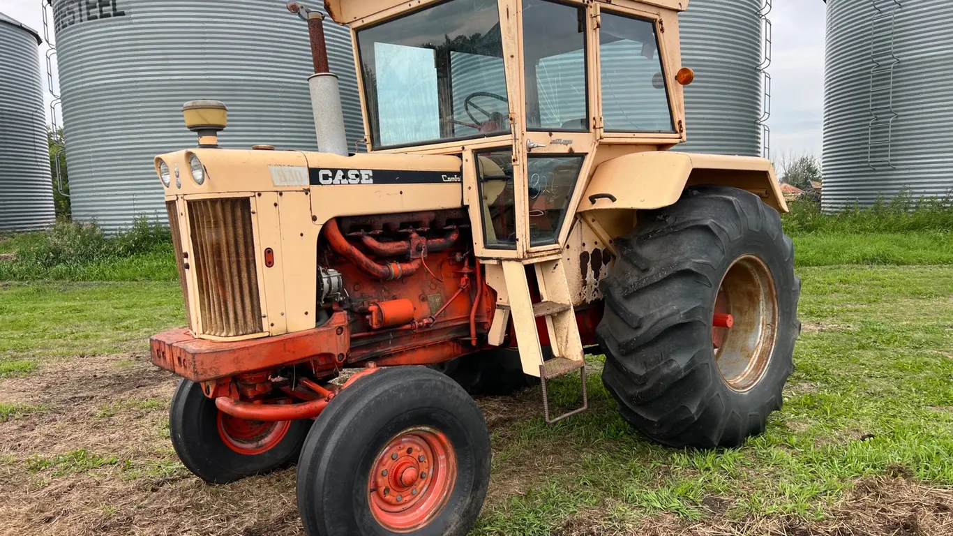 Case 932 Comfort King 2WD Tractor