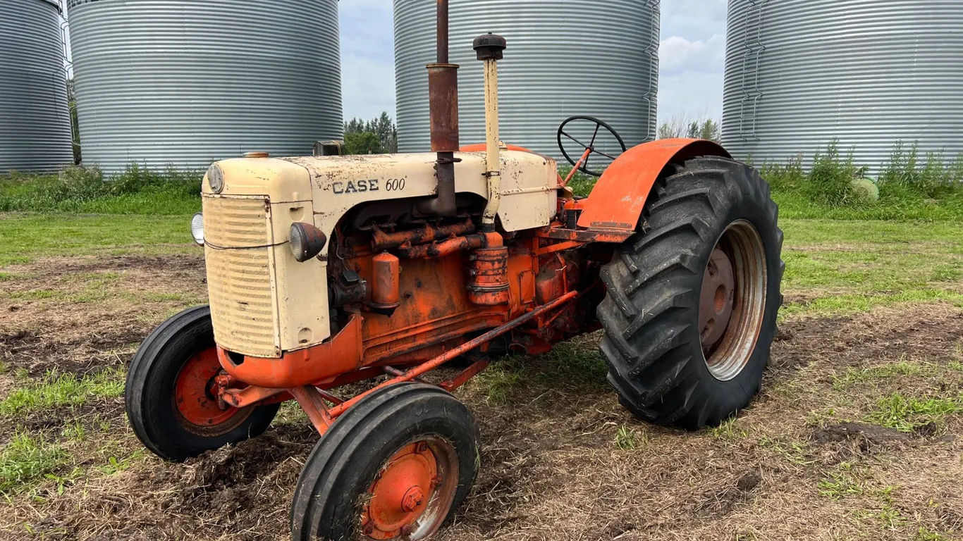 Case 600 2WD Tractor