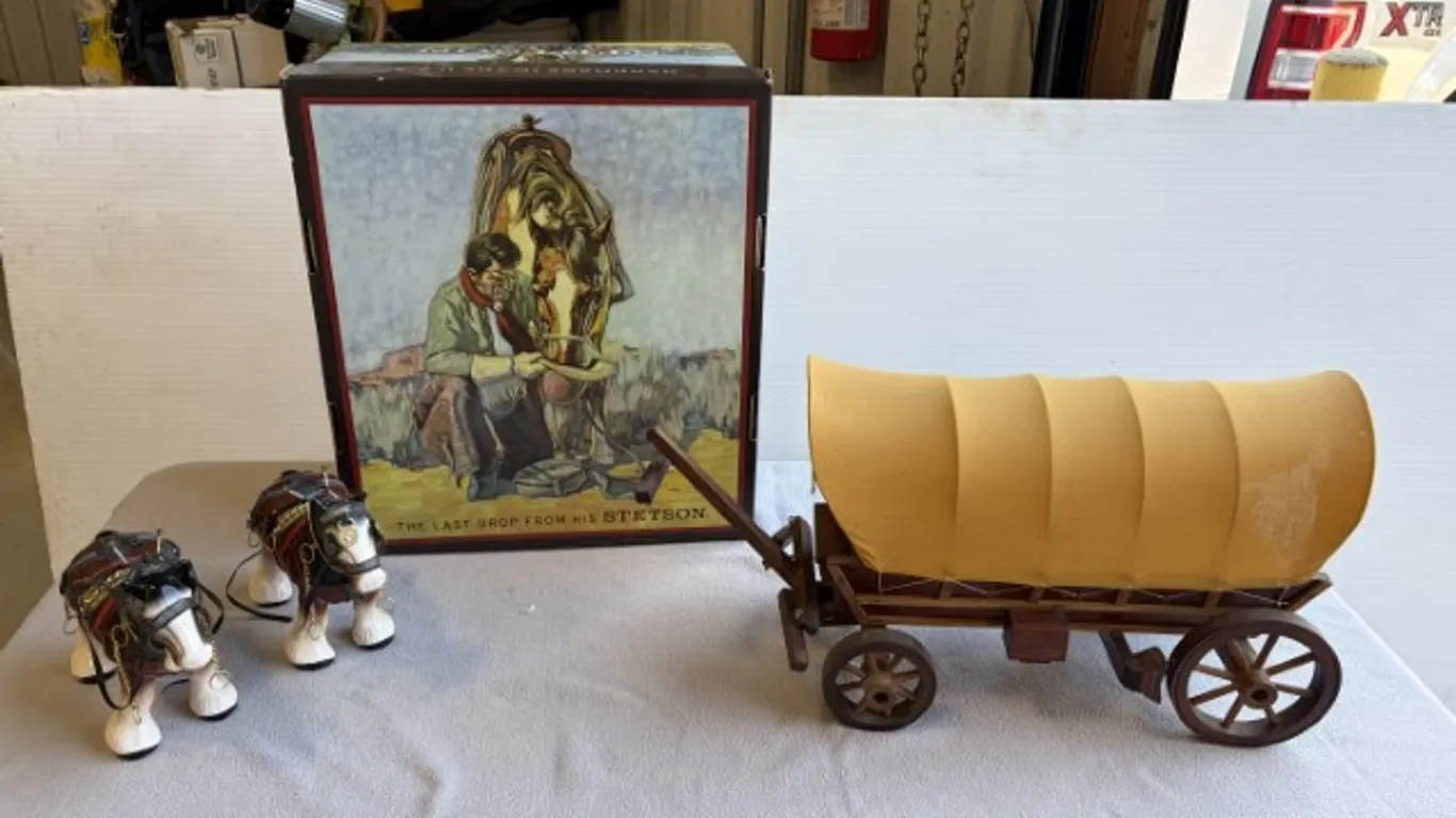 Western Covered Wagon Table Lamp