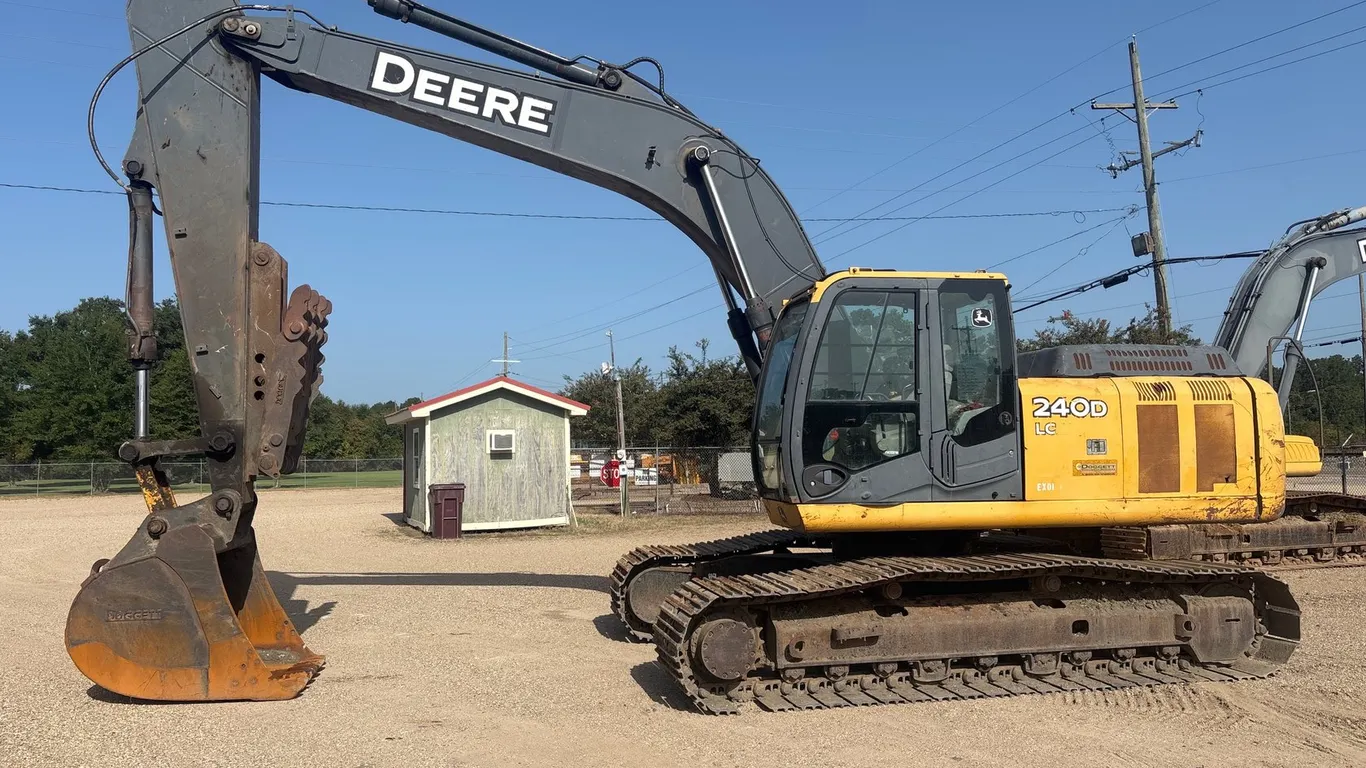 2010 JOHN DEERE 240D LC EXCAVATOR