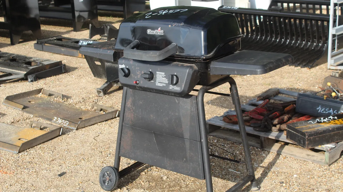 CHAR-BROIL GRILL
