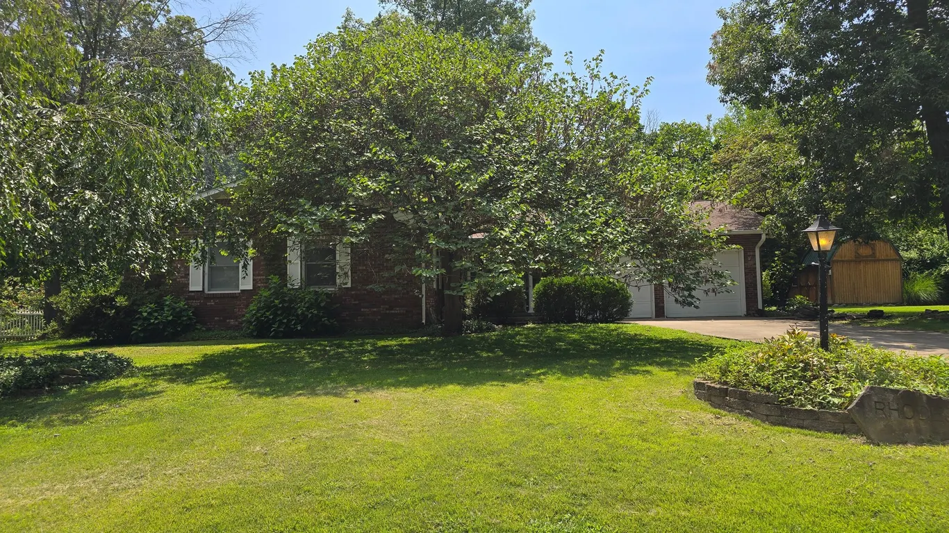 603 Country Club Lane, Carterville, IL 62918