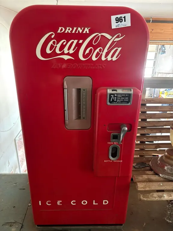 VINTAGE COCA COLA VENDING MACHINE