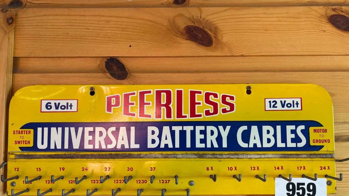 VINTAGE 1950'S PEERLESS UNIVERSAL BATTERY CABLES SINGLE-SIDED TIN DISPLAY RACK