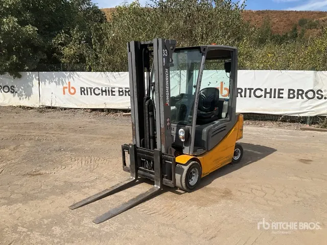 2016 Jungheinrich EFG320 2000 kg Electric Forklift