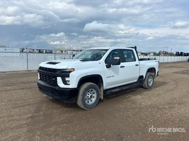 2022 Chevrolet Silverado 3500HD 4x4 Crew Cab Pickup