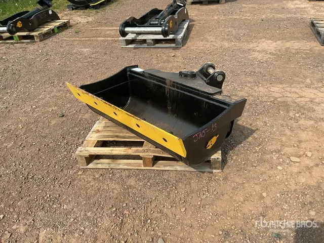 Dynamic Entities 42 in Tilting Excavator Bucket - Fits Cat 305/305.5, Komatsu PC45/50/55, Hyundai R55, Hitachi/Deere 50DG, Case, New Holland, Kobelco