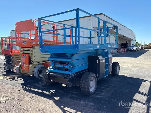 2018 Genie GS-3384 4x4 Dual Fuel Scissor Lift