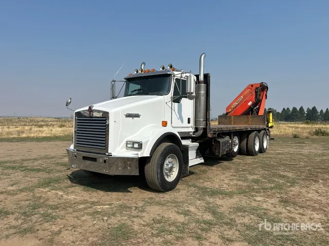 2004 Palfinger PK 56002 41310 lb Knuckle Boom on 2004 Kenworth T800 8x4 Boom Truck