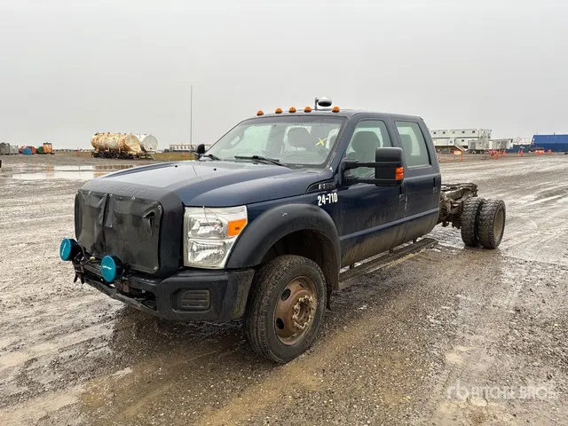 2014 Ford F-550 XL 4x4 Crew Cab Cab and Chassis