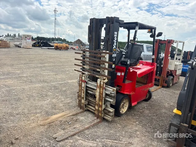 2001 Yale ERC080HGN36TE092 6350 lb Electric Forklift (Inoperable)