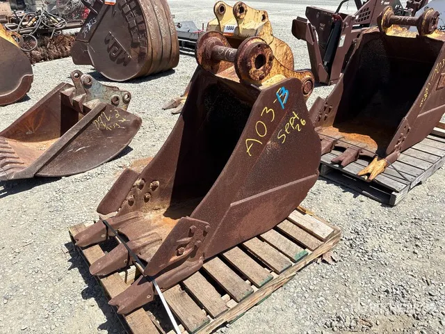 24 in Digging Excavator Bucket