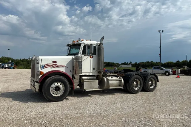 2004 Peterbilt 379 6x4 T/A Day Cab Truck Tractor
