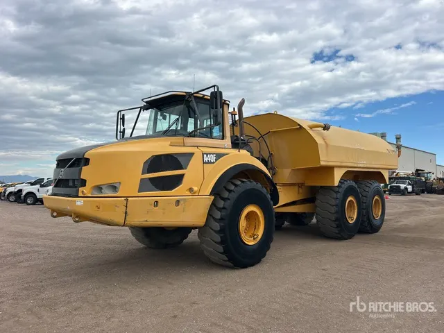 2013 Volvo A40F 8000 gal 6x6 Articulated Water Truck