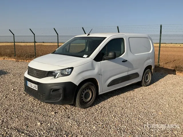 2020 Peugeot Partner Cargo Van