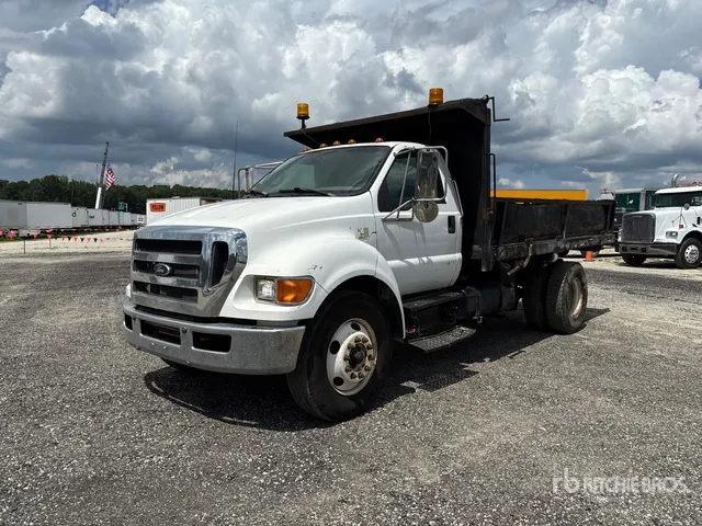 2005 Ford F-750 4x2 S/A Dump Truck