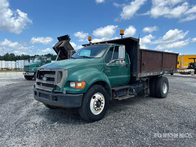 2006 Ford F-750 4x2 S/A Dump Truck