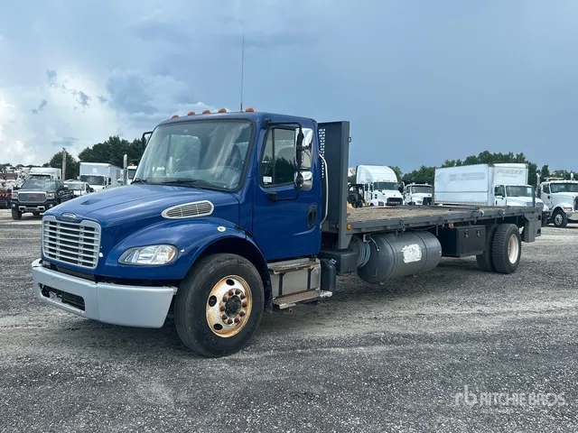 2016 Freightliner M2 106 4x2 Flatbed Truck