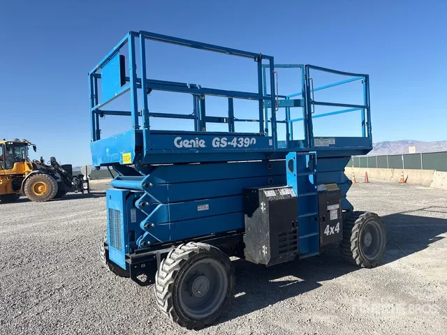 2017 Genie GS-4390 RT 4x4 Dual Fuel Scissor Lift
