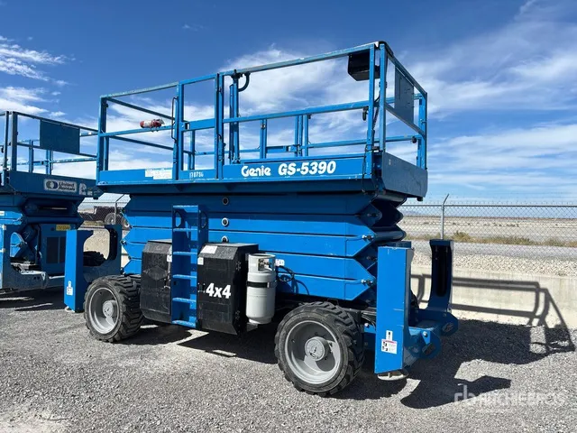 2016 Genie GS-5390 Dual Fuel Scissor Lift
