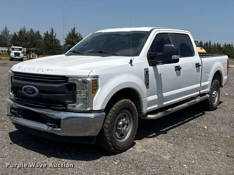 2018 Ford F250 Super Duty Crew Cab pickup truck