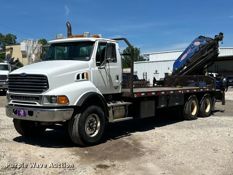 2005 Sterling Truck L9500 Series crane truck