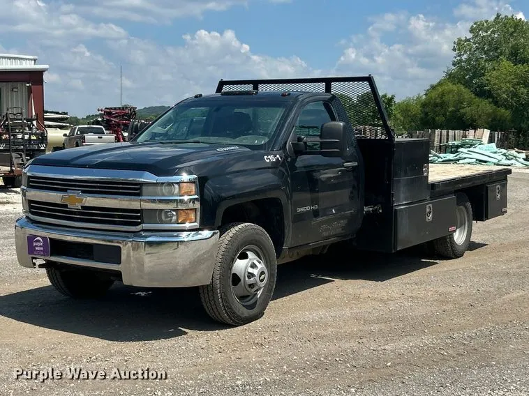 2015 Chevrolet Silverado 3500HD flatbed pickup truck