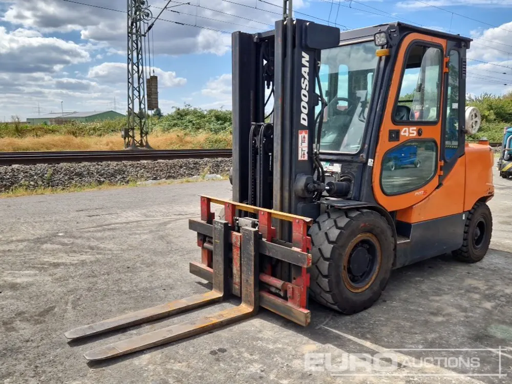 Doosan G45-SC 4.5 Ton Gas Forkluft, 3 Stage Mast, Freelift Mast, Side Shift, Fork Positioner, Forks