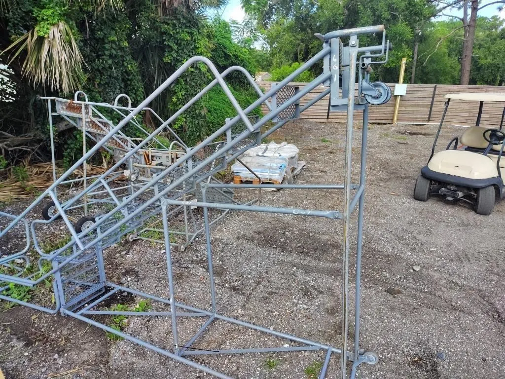9 STEP ROLLING LADDER