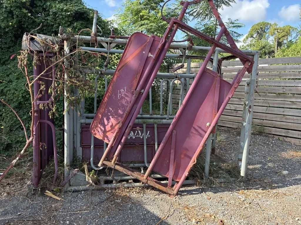 SQUEEZE CHUTE