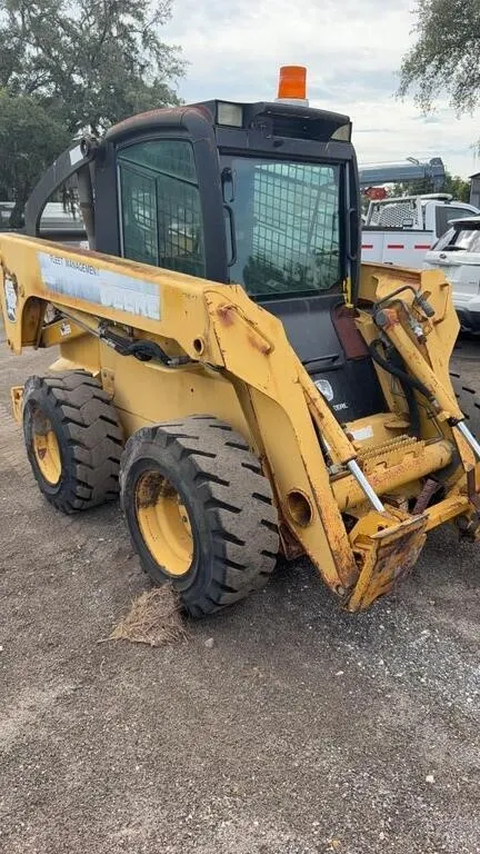 2006 JOHN DEERE SKID STEER RUBBER TIRES runs/ move