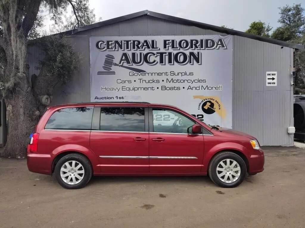 2014 Chrysler Town and Count RUNS/MOVE Touring