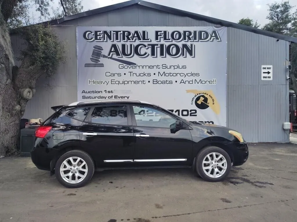 2013 Nissan Rogue S runs/moves